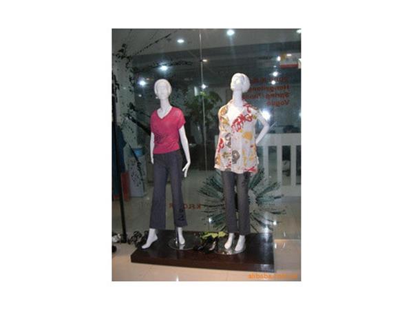 梦之诗女装店铺展示
