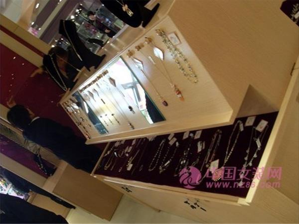 叶梦女装店铺展示