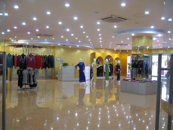 圣地亚SANTIA女装店铺展示