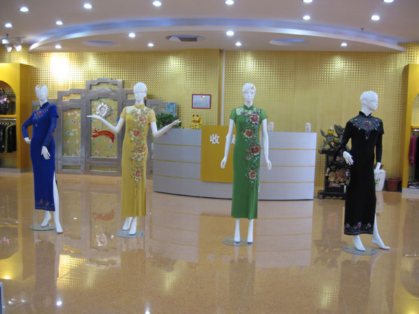 圣地亚SANTIA女装店铺展示