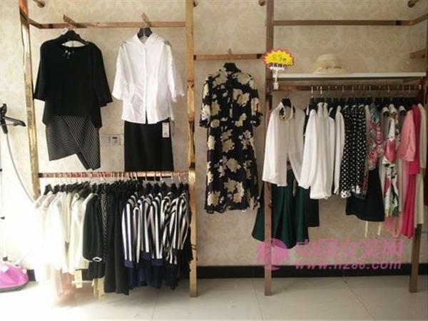正品仓女装店铺展示