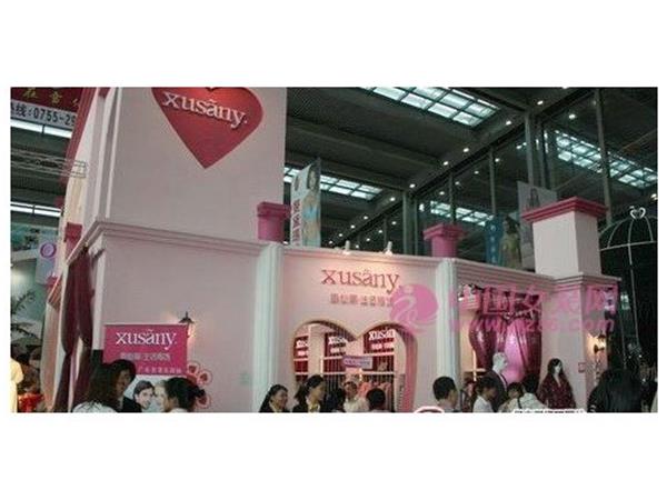 雪仙丽女装店铺展示