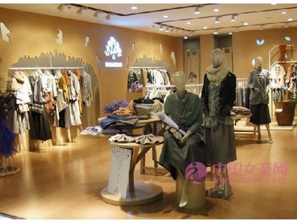 珂蕾朵姆女装店铺展示