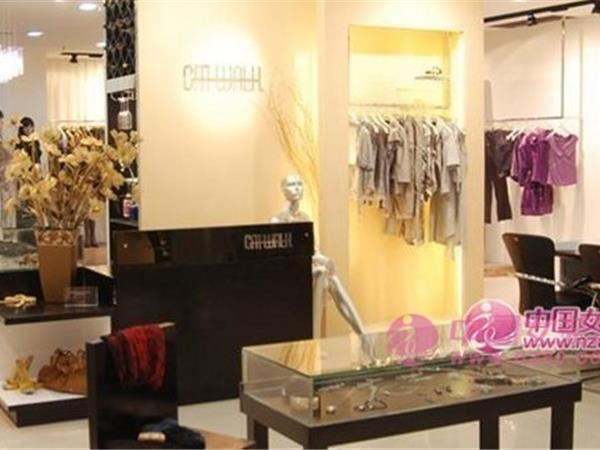 意大利卡沃女装店铺展示