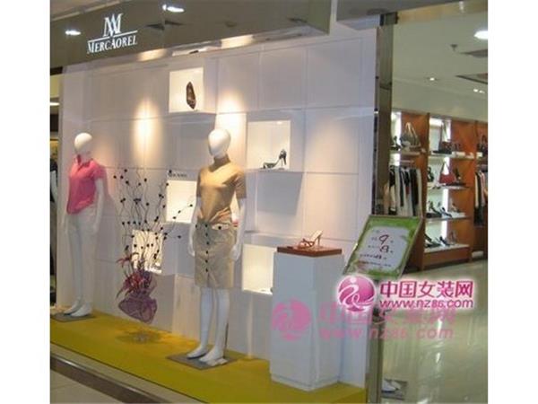 美珂欧兰女装店铺展示