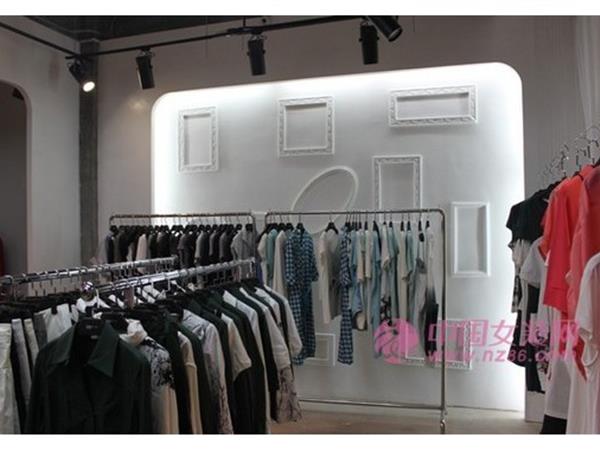 瑶利安绮女装店铺展示