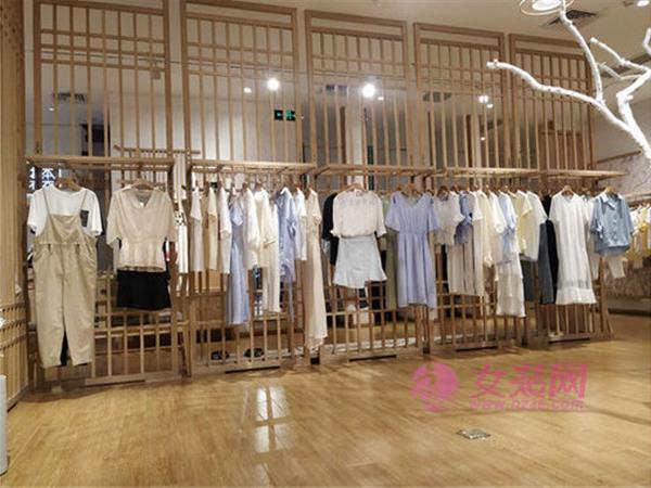 我本布衣女裝店鋪展示