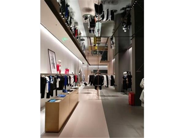 1WOR女装店铺展示