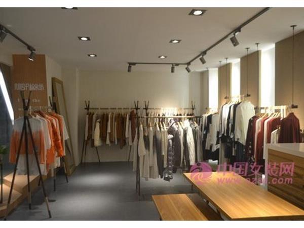 棉帛坊女装店铺展示