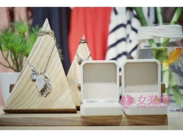 GEOLYN女装店铺展示