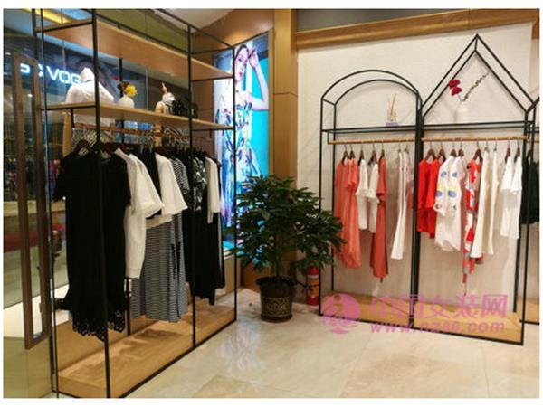 嘉文兰迪女装店铺展示