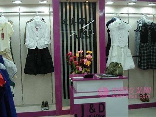 迪奥丽人女装店铺展示