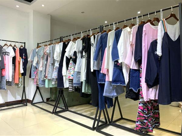 嘉瑞女装店铺展示