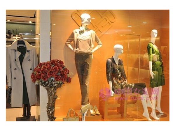 梦之诗女装店铺展示