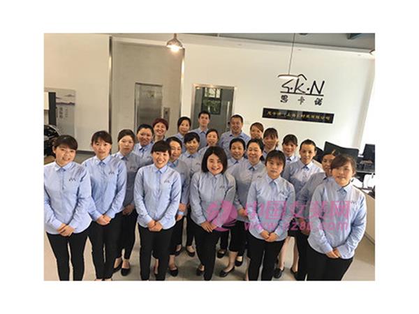 思卡诺女装店铺展示