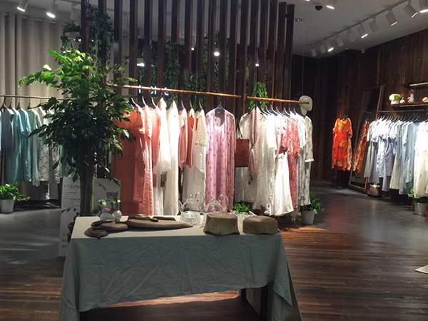 莫名女裝店鋪展示