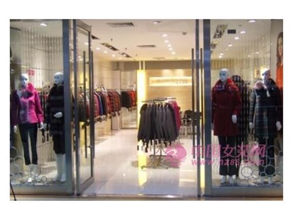 秀外慧中女装店铺展示