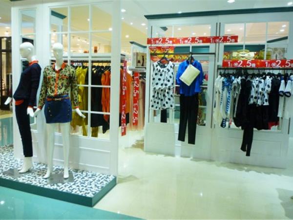 雪凡妮女裝店鋪展示