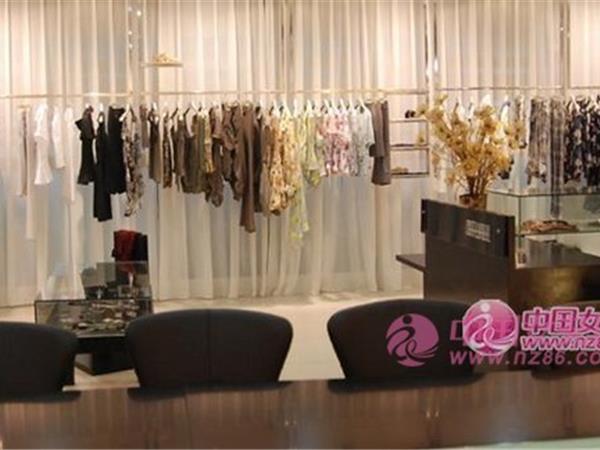 意大利卡沃女装店铺展示