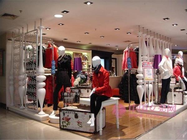 诗恩格女装店铺展示