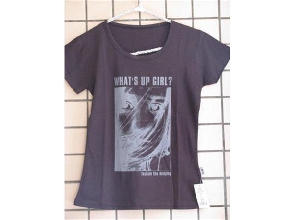 依梦妮女装店铺展示