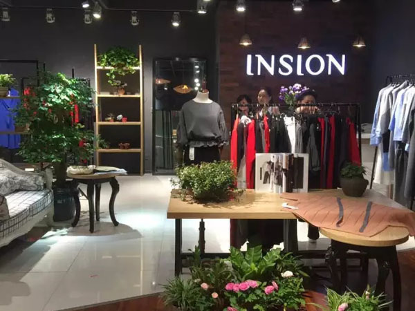 初次印象女裝店鋪展示