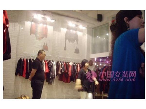尚得慧尔女装店铺展示