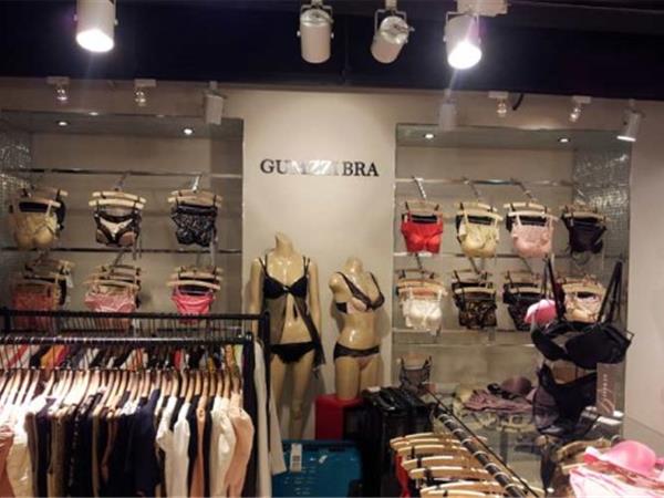 GUMZZI女装店铺展示