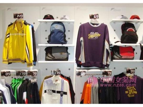 斯舒郎女装店铺展示