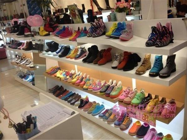 丁布拉达女装店铺展示