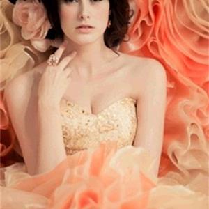 茱丽亚JULIA女装婚纱礼服样诚邀加盟