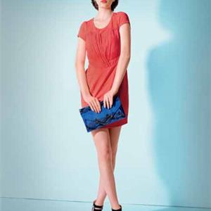 妍琳女裝加盟政策來襲 誠(chéng)招優(yōu)質(zhì)加盟商、代理商