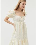 urban outfitters女装产品图片