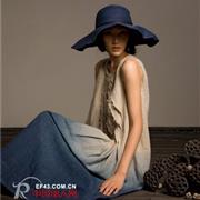 优努斯品牌女装 低调简单的自然时尚