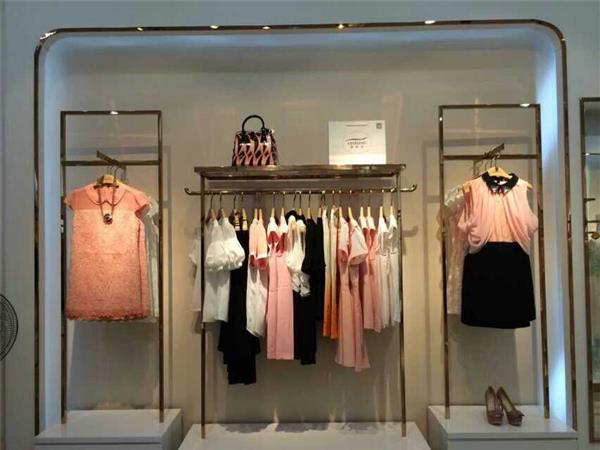 雷索思女裝店鋪展示