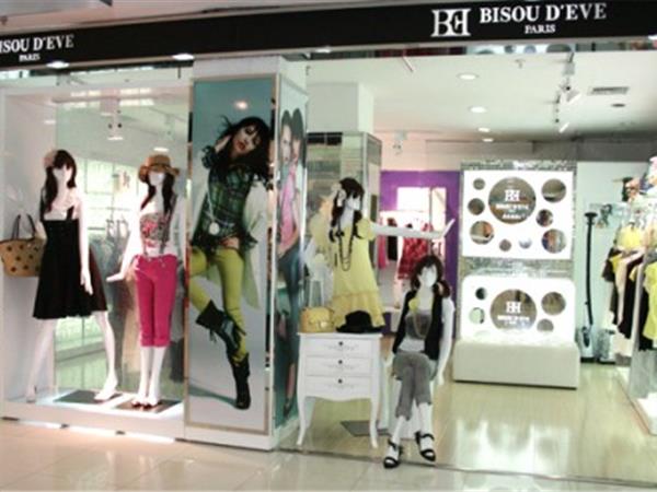 法国BE女装店铺展示