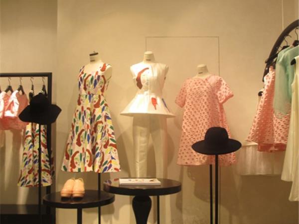 Annakiki女装店铺展示