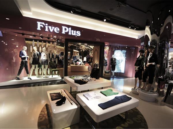 Five Plus女装店铺展示