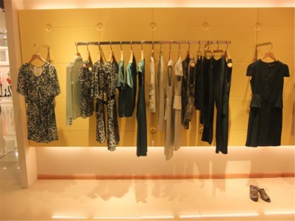 玛洛恩妮女装店铺展示