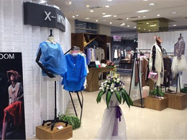 X-MOOM女装店铺展示