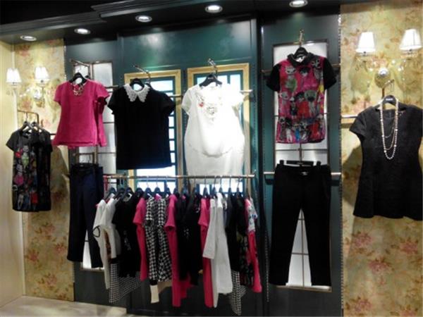 鲁思蒂女装店铺展示