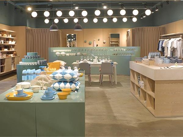 北欧时刻女装店铺展示