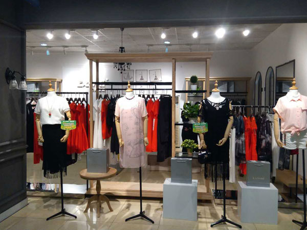 衣秀维妮女装店铺展示