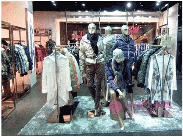 戈凌藍(lán)女裝店鋪展示