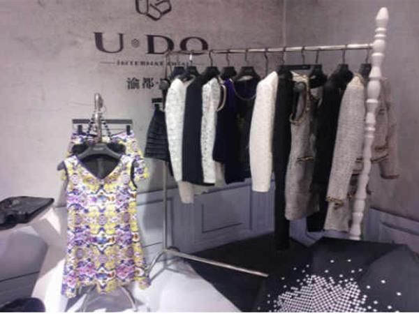 渝都国际女装店铺展示