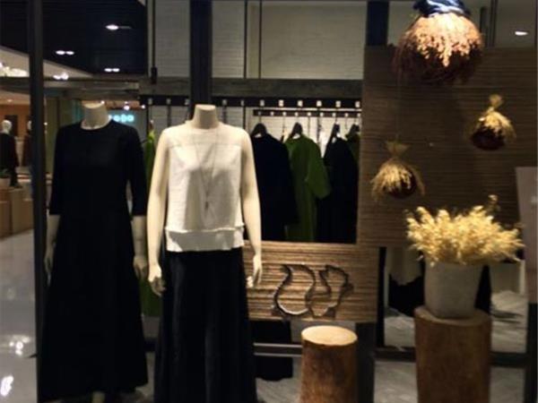 拉娜菲女装店铺展示
