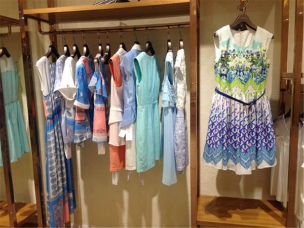 伊貝杉女裝店鋪展示