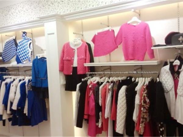 馨奈尔女装店铺展示