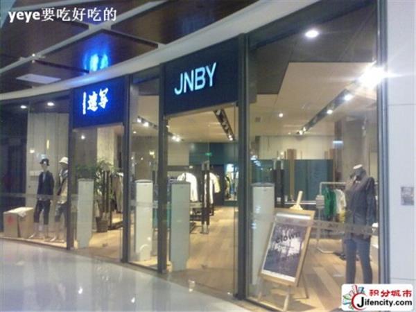 JNBY女装店铺展示