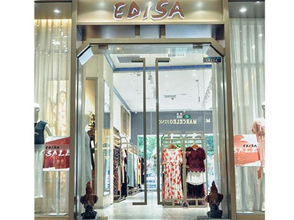 伊締莎女裝店鋪展示